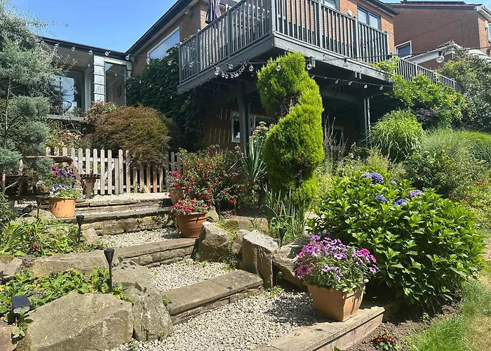 The Garden Apartment, Near Airport & City